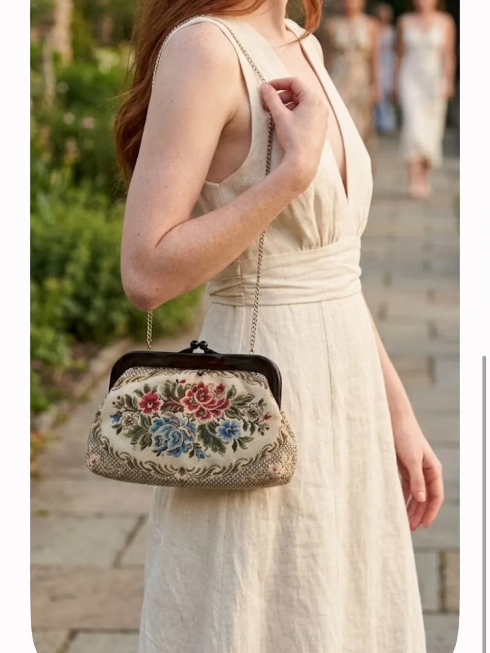 Vintage Tapestry gold floral coin purse kisslock Chain strap satin lined purse